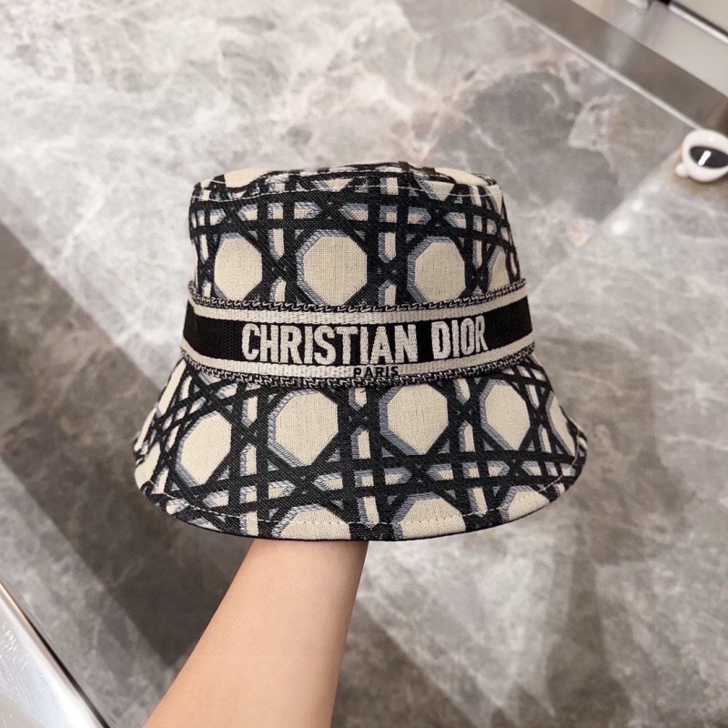 CHRISTIAN DIOR